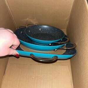 NEW cookware set
